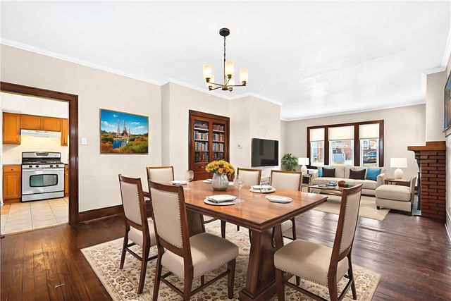 140 4th St, Chartiers, PA 15342