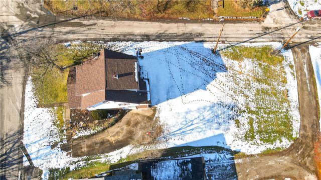 140 4th St, Chartiers, PA 15342