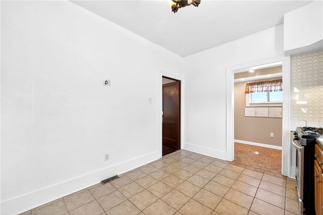 140 4th St, Chartiers, PA 15342