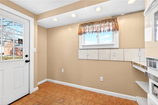 140 4th St, Chartiers, PA 15342