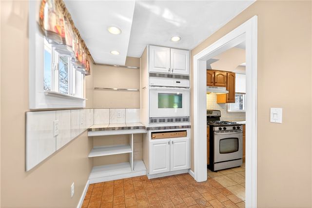 140 4th St, Chartiers, PA 15342