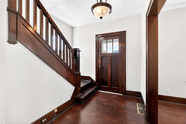 140 4th St, Chartiers, PA 15342