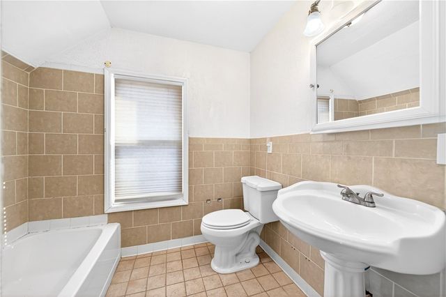 140 4th St, Chartiers, PA 15342