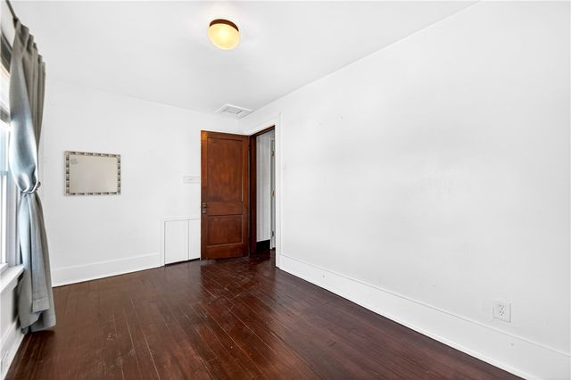 140 4th St, Chartiers, PA 15342