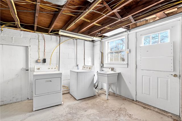 140 4th St, Chartiers, PA 15342