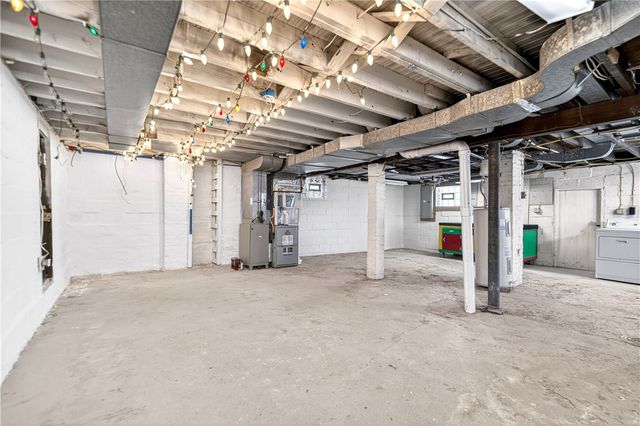 140 4th St, Chartiers, PA 15342