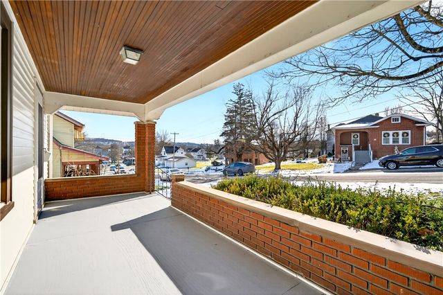 140 4th St, Chartiers, PA 15342