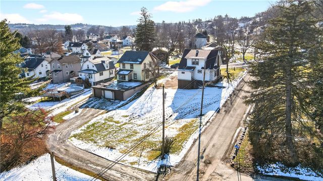 140 4th St, Chartiers, PA 15342