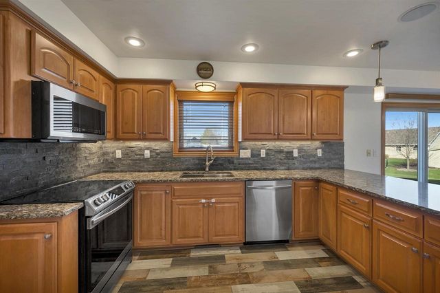 2061 W HIGGINS, De Pere, WI 54115