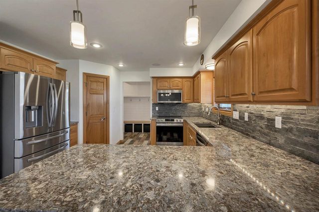 2061 W HIGGINS, De Pere, WI 54115