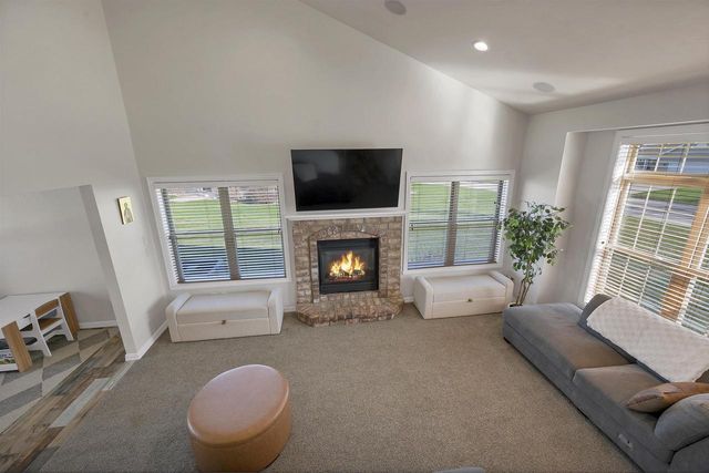 2061 W HIGGINS, De Pere, WI 54115