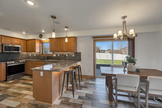 2061 W HIGGINS, De Pere, WI 54115