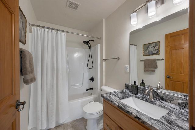 2061 W HIGGINS, De Pere, WI 54115