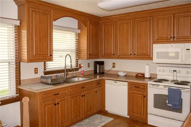116 Grays LNDG, Hampton, VA 23666