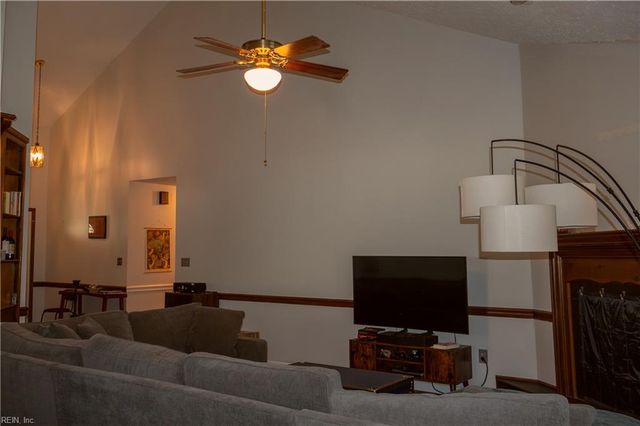 116 Grays LNDG, Hampton, VA 23666