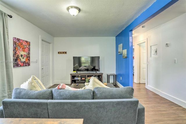 1920 NW 47th St, Miami, FL 33142