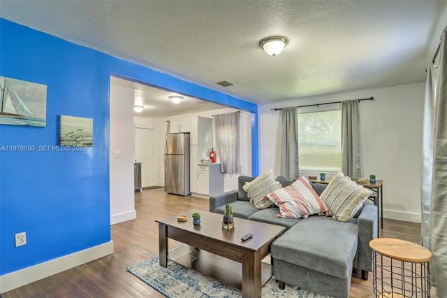 1920 NW 47th St, Miami, FL 33142