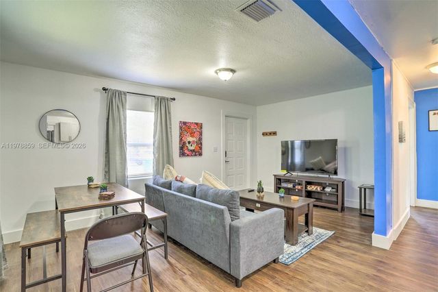 1920 NW 47th St, Miami, FL 33142