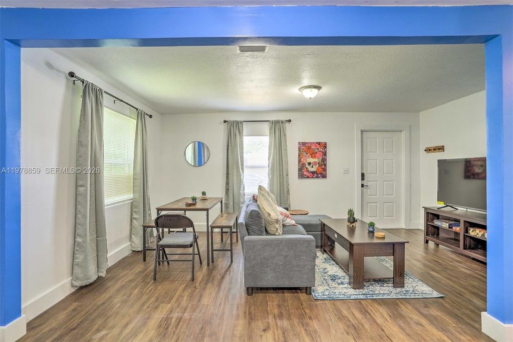 1920 NW 47th St, Miami, FL 33142