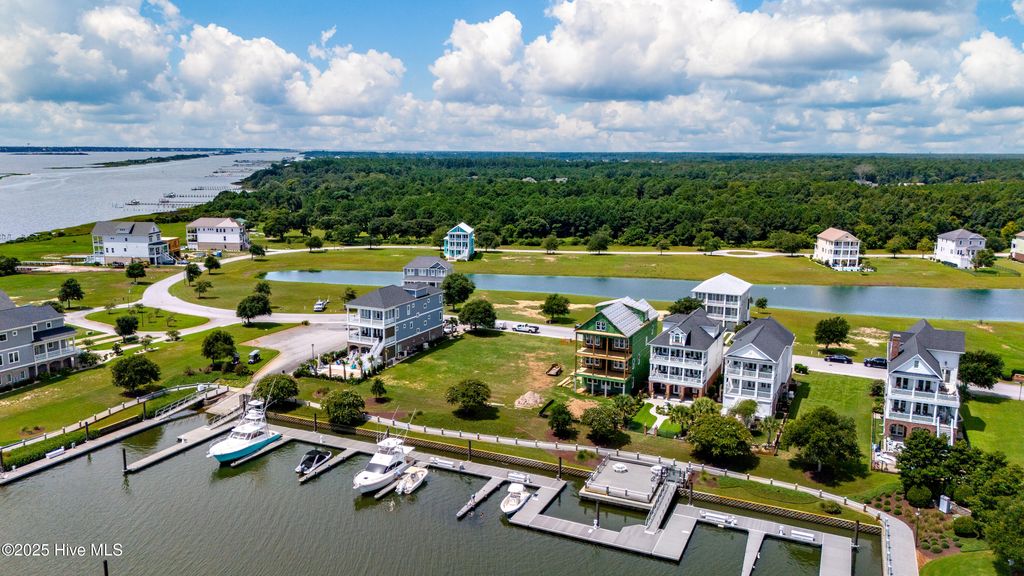 Image 8 of property listing at 458 Kensington Place, Newport, NC 28570