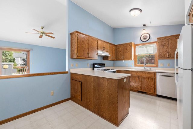 2722 Field DRIVE, Waukesha, WI 53188