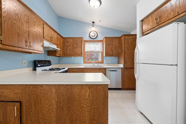 2722 Field DRIVE, Waukesha, WI 53188