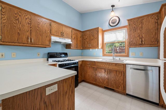 2722 Field DRIVE, Waukesha, WI 53188