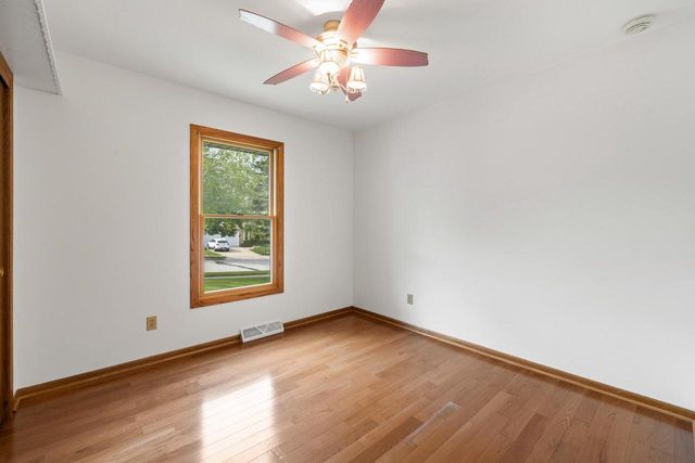2722 Field DRIVE, Waukesha, WI 53188