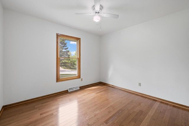 2722 Field DRIVE, Waukesha, WI 53188