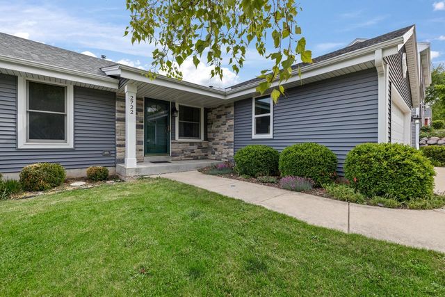 2722 Field DRIVE, Waukesha, WI 53188