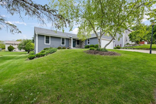 2722 Field DRIVE, Waukesha, WI 53188