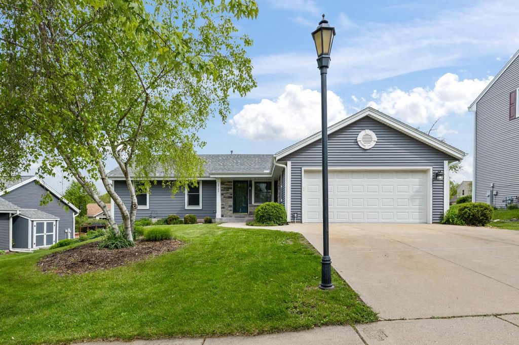 2722 Field DRIVE, Waukesha, WI 53188