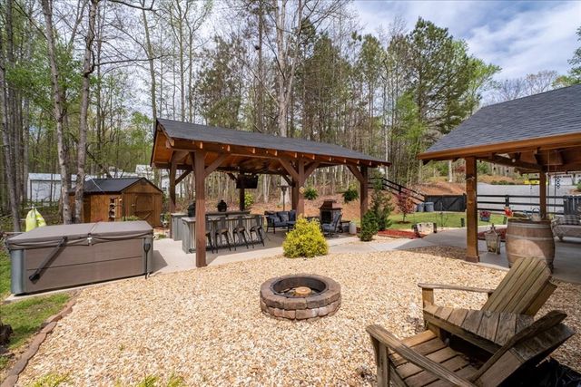 121 Willow Creek Lane, Ellijay, GA 30536