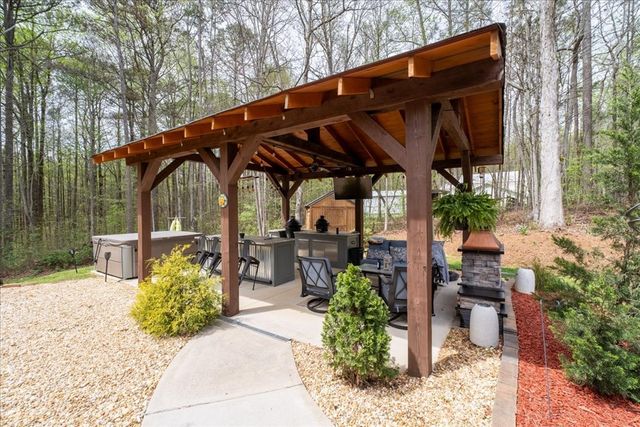 121 Willow Creek Lane, Ellijay, GA 30536