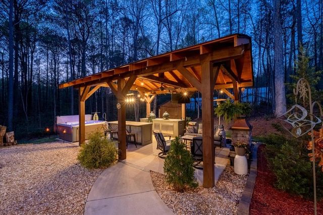 121 Willow Creek Lane, Ellijay, GA 30536