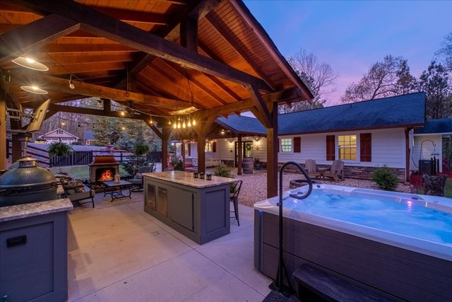 121 Willow Creek Lane, Ellijay, GA 30536