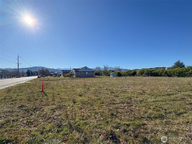 955 N 5th Avenue, Sequim, WA 98382