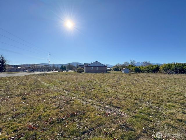 955 N 5th Avenue, Sequim, WA 98382