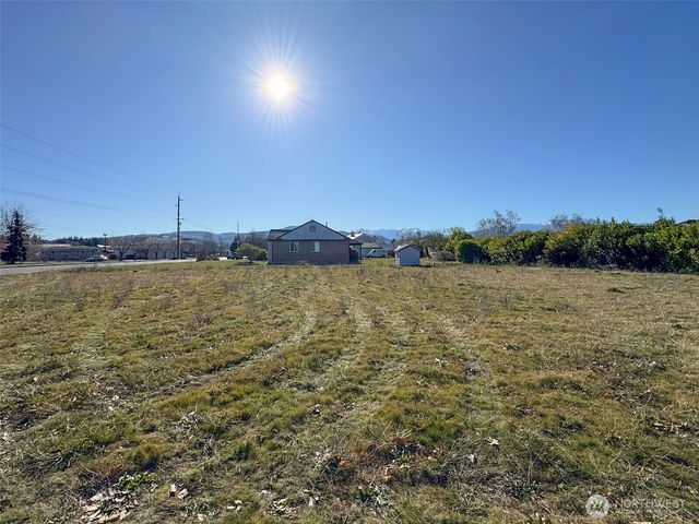 955 N 5th Avenue, Sequim, WA 98382