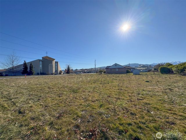 955 N 5th Avenue, Sequim, WA 98382