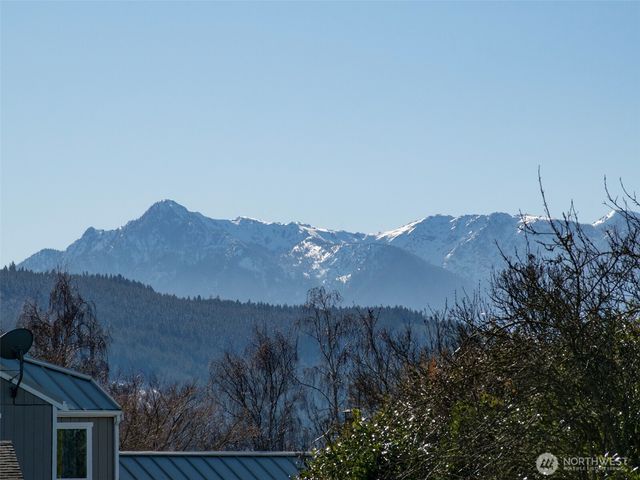 955 N 5th Avenue, Sequim, WA 98382