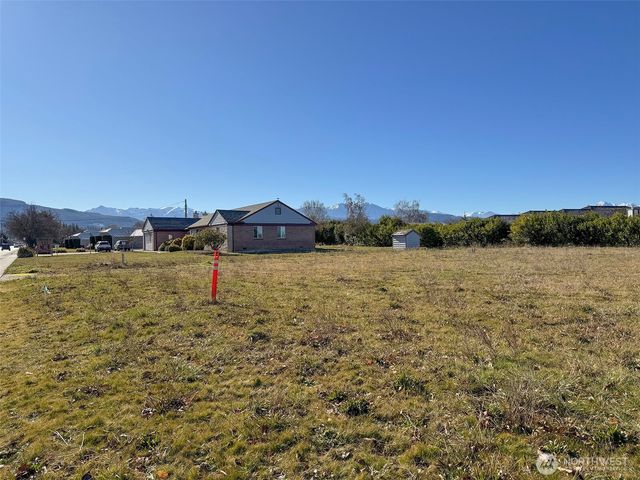 955 N 5th Avenue, Sequim, WA 98382