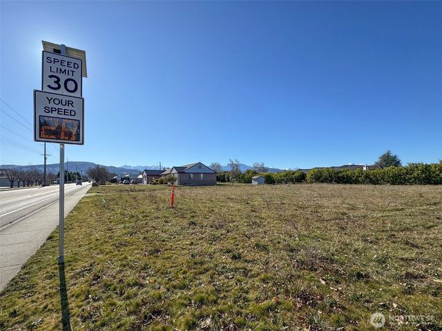 955 N 5th Avenue, Sequim, WA 98382