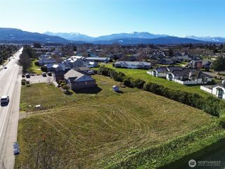 955 N 5th Avenue, Sequim, WA 98382