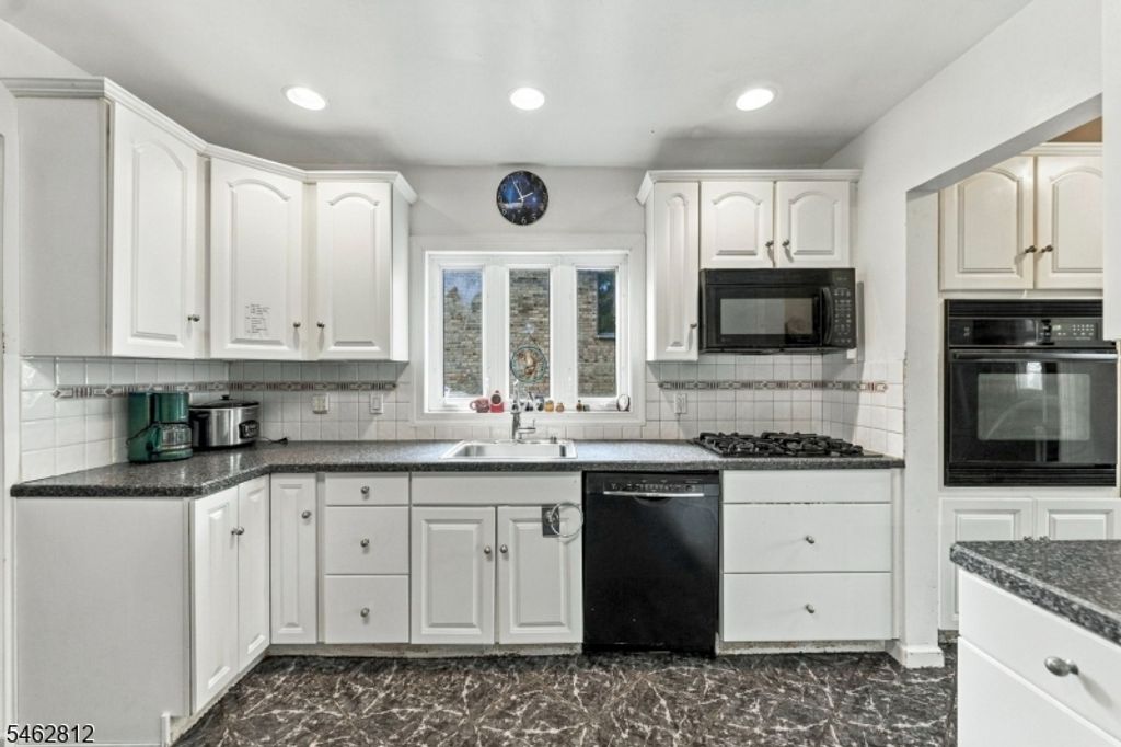 19 W Bayview Ave, Englewood Cliffs Boro, NJ 07632 — photo 5