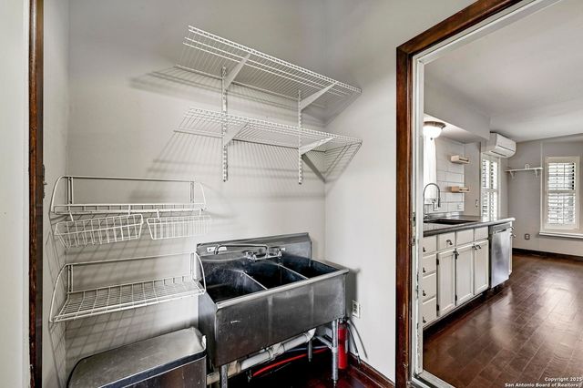 1005 4th, Blanco, TX 78606