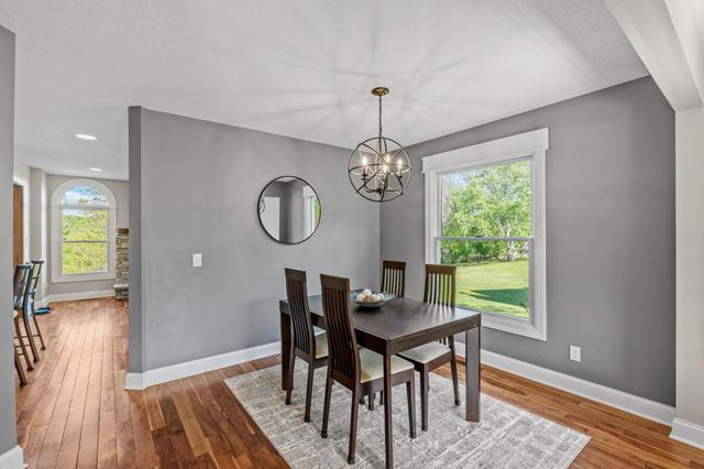 181 Cascade Court, Chanhassen, MN 55317