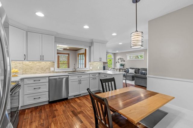 181 Cascade Court, Chanhassen, MN 55317