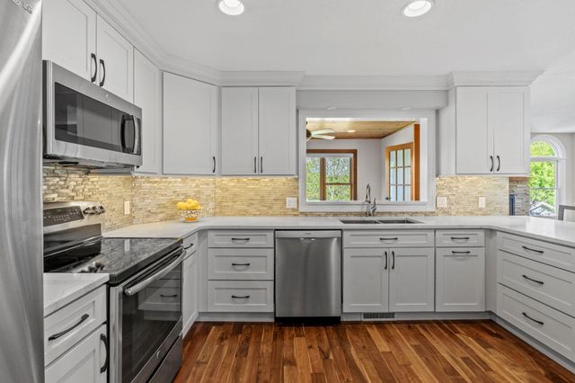 181 Cascade Court, Chanhassen, MN 55317