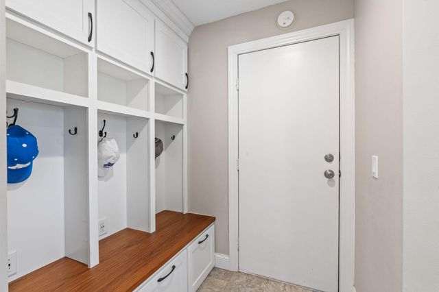 181 Cascade Court, Chanhassen, MN 55317